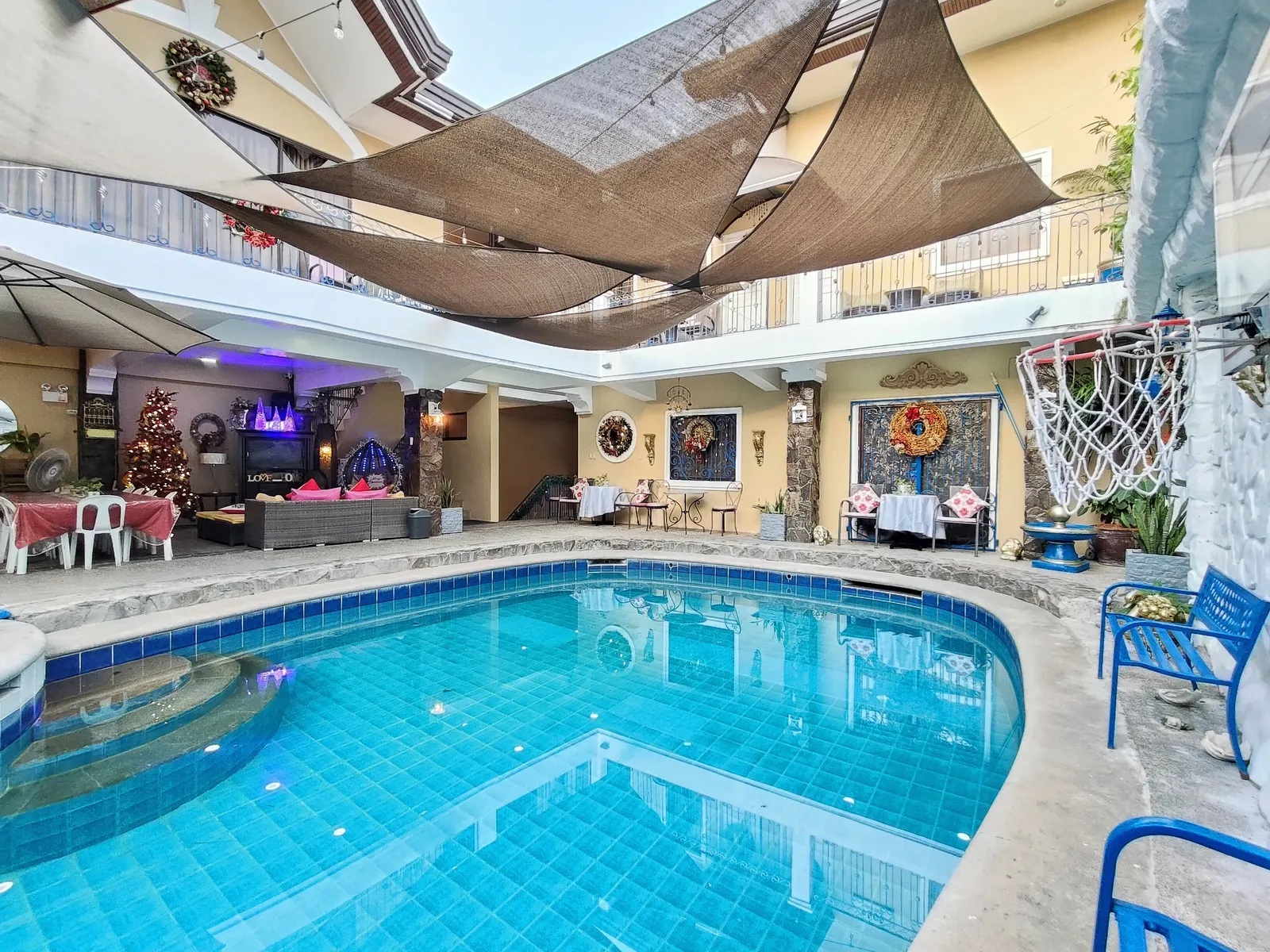 The main pool with the basketball ring